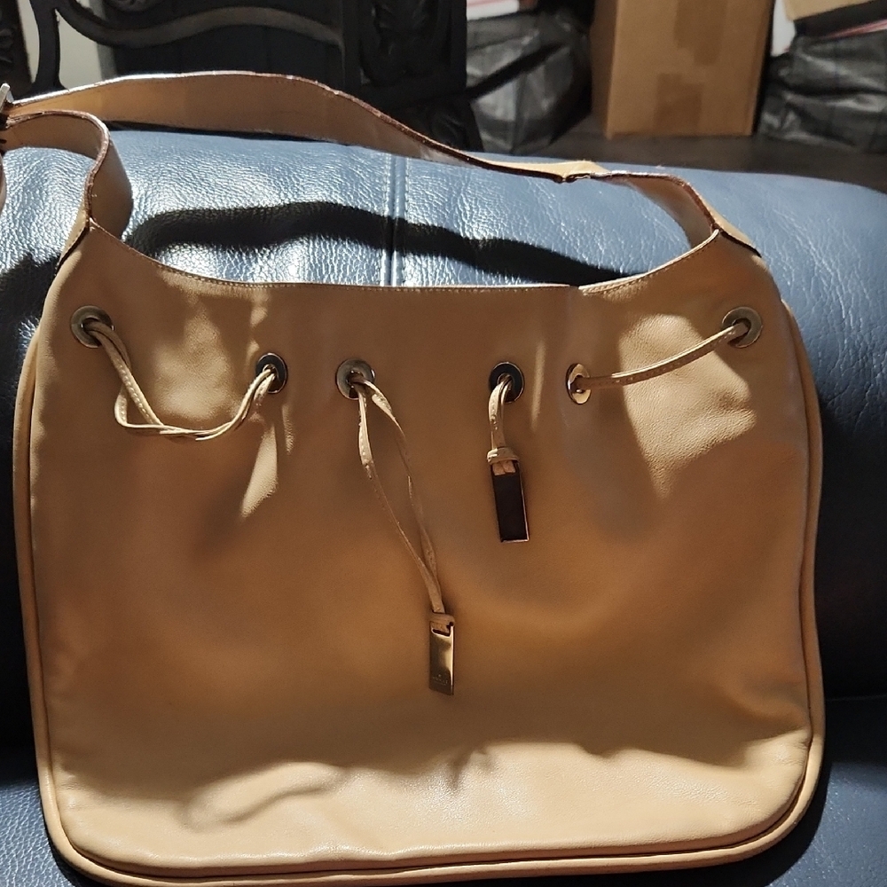 GUCCI Soft Leather Vintage Purse. Great Condition 2 Call Outs. See New Pics